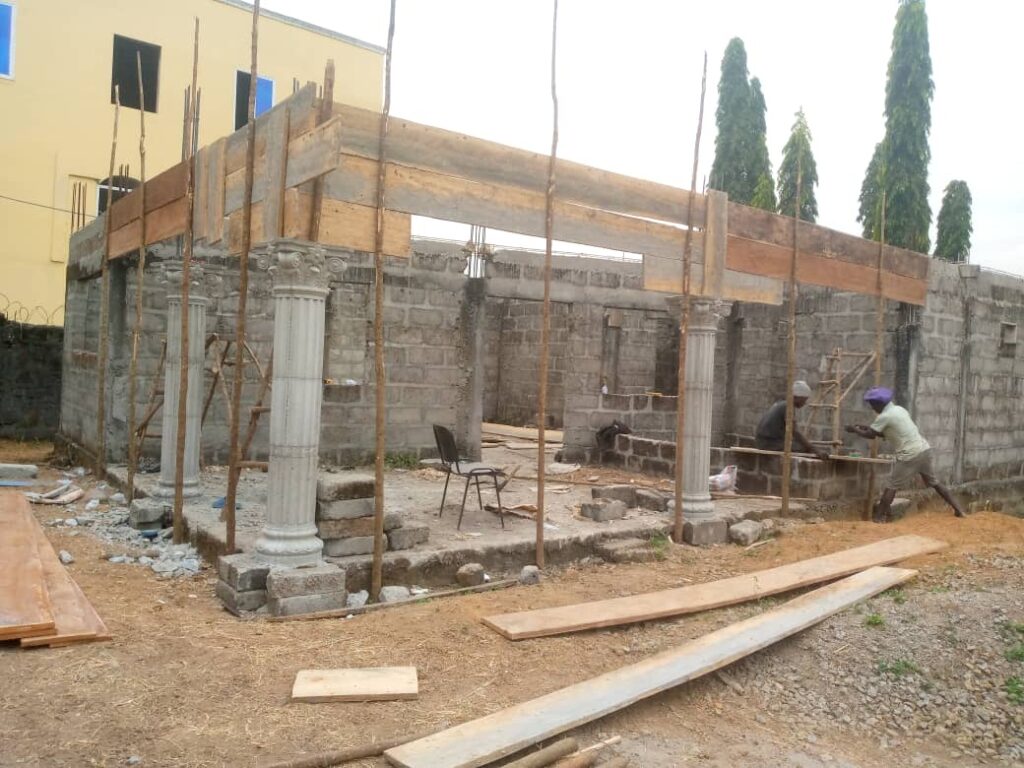Thanks to the brilliant work of our site team and of our kind fundraisers we are now eorking non-stop to finish the school building itself.